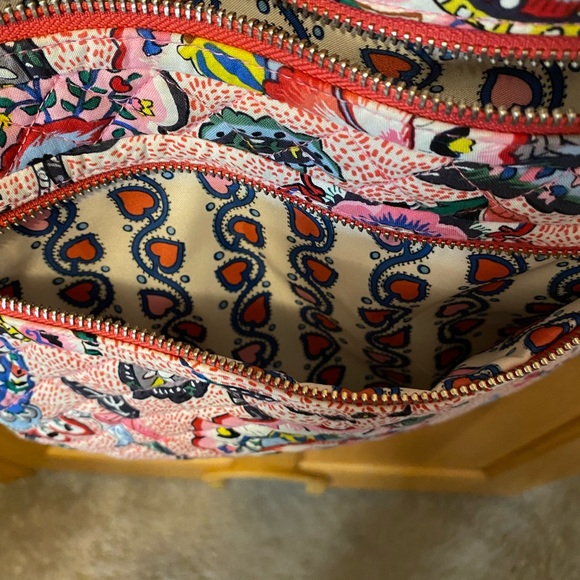 Vera Bradley cross body purse in stitched flowers. - Picture 6 of 7